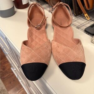 Chanel Women's pink and Black Quilted Flats